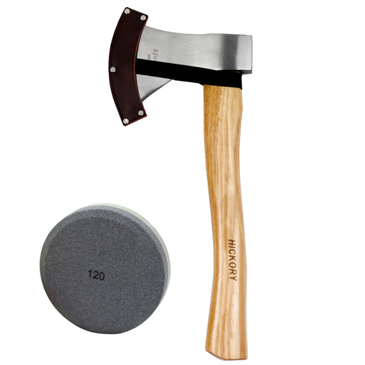 HacheXforst avec manche en bois de Hickory. Inclut une pierre à aiguiser.